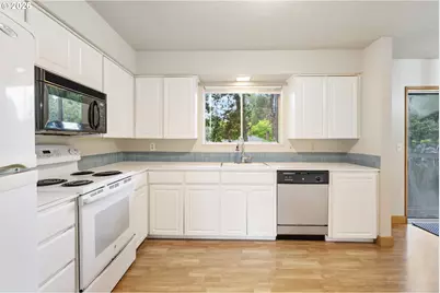 2855 SW 118th Ave, Beaverton, OR 97005 - Photo 9