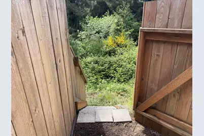 2389 Brooklyn Dr, Coos Bay, OR 97420 - Photo 27