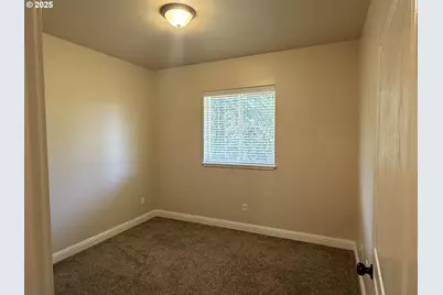 2389 Brooklyn Dr, Coos Bay, OR 97420 - Photo 9