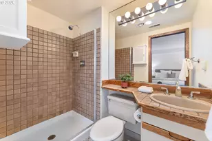 1320 SW Hall St, Portland, OR 97201 - Photo 15