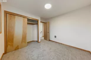 5260 Forest Ln, Eugene, OR 97402 - Photo 9