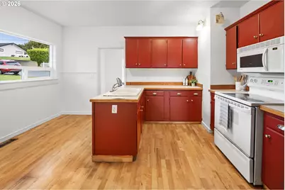 886 Florence Ave, Astoria, OR 97103 - Photo 13