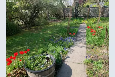 1506 SW Spring Garden St, Portland, OR 97219 - Photo 3