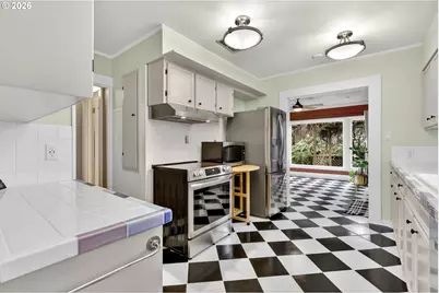 1506 SW Spring Garden St, Portland, OR 97219 - Photo 9