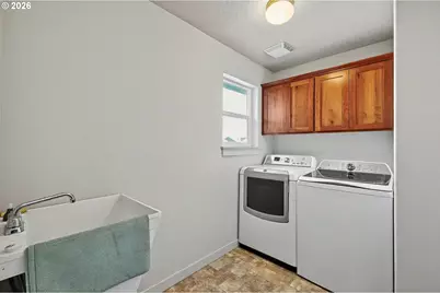 5452 Pranz Pl, Eugene, OR 97402 - Photo 35