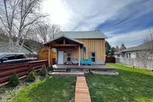 302 S Alder St, Wallowa, OR 97885 - Photo 3