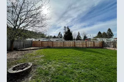 302 S Alder St, Wallowa, OR 97885 - Photo 15
