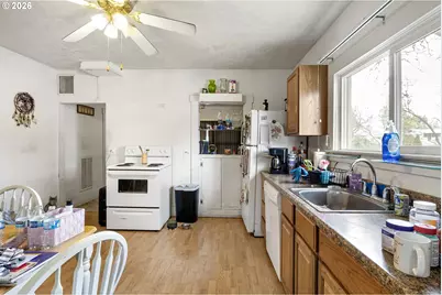 150 NE Broadway St, Myrtle Creek, OR 97457 - Photo 11