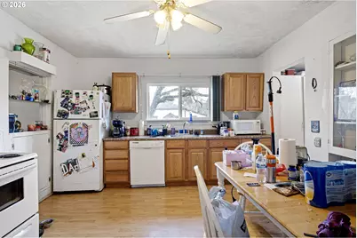 150 NE Broadway St, Myrtle Creek, OR 97457 - Photo 9