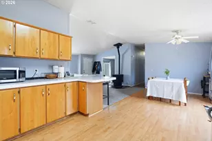 1283 NE 17th Ave, Hillsboro, OR 97124 - Photo 9