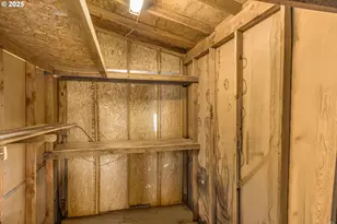 809 SW Crestview Way, Troutdale, OR 97060 - Photo 37