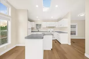 809 SW Crestview Way, Troutdale, OR 97060 - Photo 11