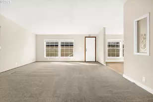 809 SW Crestview Way, Troutdale, OR 97060 - Photo 15