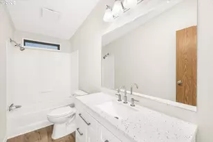 809 SW Crestview Way, Troutdale, OR 97060 - Photo 23