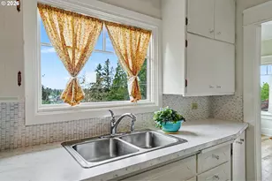 700 Oak St, Silverton, OR 97381 - Photo 17