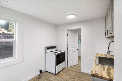 295 E C Ave, Drain, OR 97435 - Photo 21