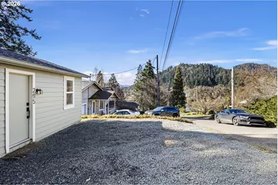 295 E C Ave, Drain, OR 97435 - Photo 7