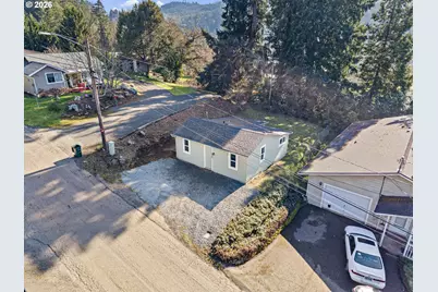 295 E C Ave, Drain, OR 97435 - Photo 9