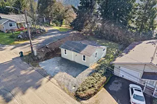 295 E C Ave, Drain, OR 97435 - Photo 9