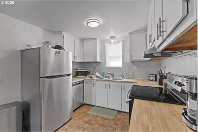 1138 Oregon Ave, Coos Bay, OR 97420 - Photo 13