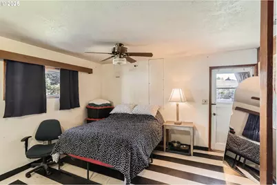 14031 SE Rhone St, Portland, OR 97236 - Photo 13