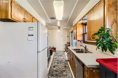 14031 SE Rhone St, Portland, OR 97236 - Photo 11