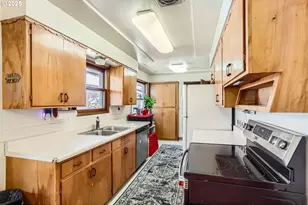 14031 SE Rhone St, Portland, OR 97236 - Photo 9