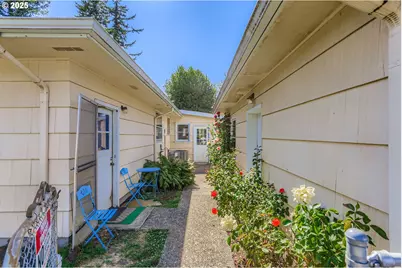 14031 SE Rhone St, Portland, OR 97236 - Photo 3