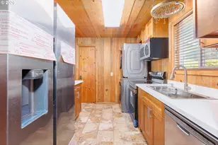 691 SE Jetty Ave, Lincoln City, OR 97367 - Photo 11