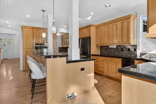 12574 SW Autumnview St, Portland, OR 97224 - Photo 13