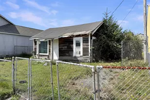 636 Hemlock St, Brookings, OR 97415 - Photo 3