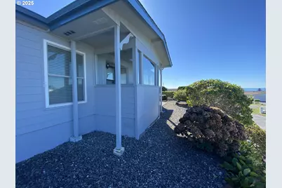 98609 Camellia Dr, Brookings, OR 97415 - Photo 15
