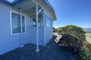 98609 Camellia Dr, Brookings, OR 97415 - Photo 15