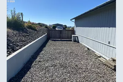 98609 Camellia Dr, Brookings, OR 97415 - Photo 9