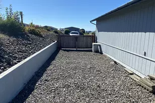 98609 Camellia Dr, Brookings, OR 97415 - Photo 9