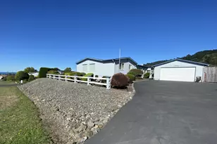 98609 Camellia Dr, Brookings, OR 97415 - Photo 1