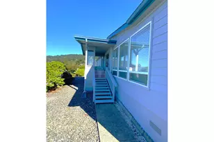 98609 Camellia Dr, Brookings, OR 97415 - Photo 17