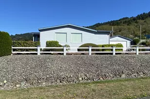 98609 Camellia Dr, Brookings, OR 97415 - Photo 3