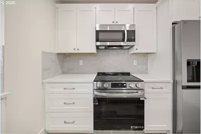 12300 Meadowlawn Dr, Oregon City, OR 97045 - Photo 11