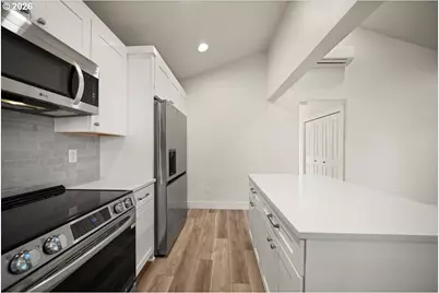 12300 Meadowlawn Dr, Oregon City, OR 97045 - Photo 13