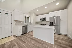 12300 Meadowlawn Dr, Oregon City, OR 97045 - Photo 7