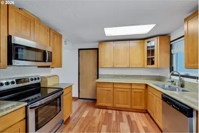 17243 SE Oatfield Rd, Milwaukie, OR 97267 - Photo 11