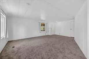 1384 SE Akins Dr, Prineville, OR 97754 - Photo 9