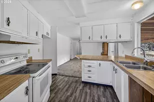 1384 SE Akins Dr, Prineville, OR 97754 - Photo 11