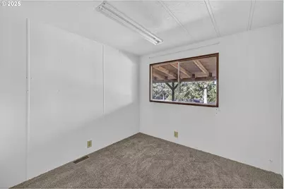 1384 SE Akins Dr, Prineville, OR 97754 - Photo 15