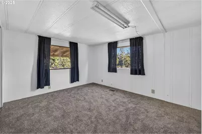 1384 SE Akins Dr, Prineville, OR 97754 - Photo 17