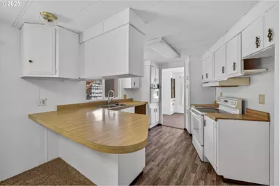 1384 SE Akins Dr, Prineville, OR 97754 - Photo 5