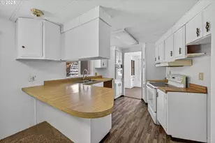 1384 SE Akins Dr, Prineville, OR 97754 - Photo 5