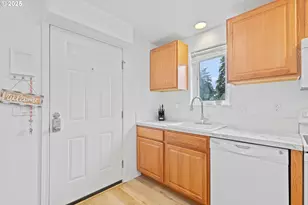 132 SE 119th Ave, Portland, OR 97216 - Photo 3