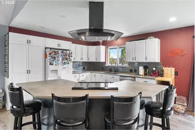 14206 SE Raelyn Ter, Milwaukie, OR 97267 - Photo 5